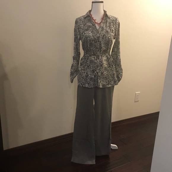 Motherhood Maternity snakeskin print blouse size S - Picture 2 of 5